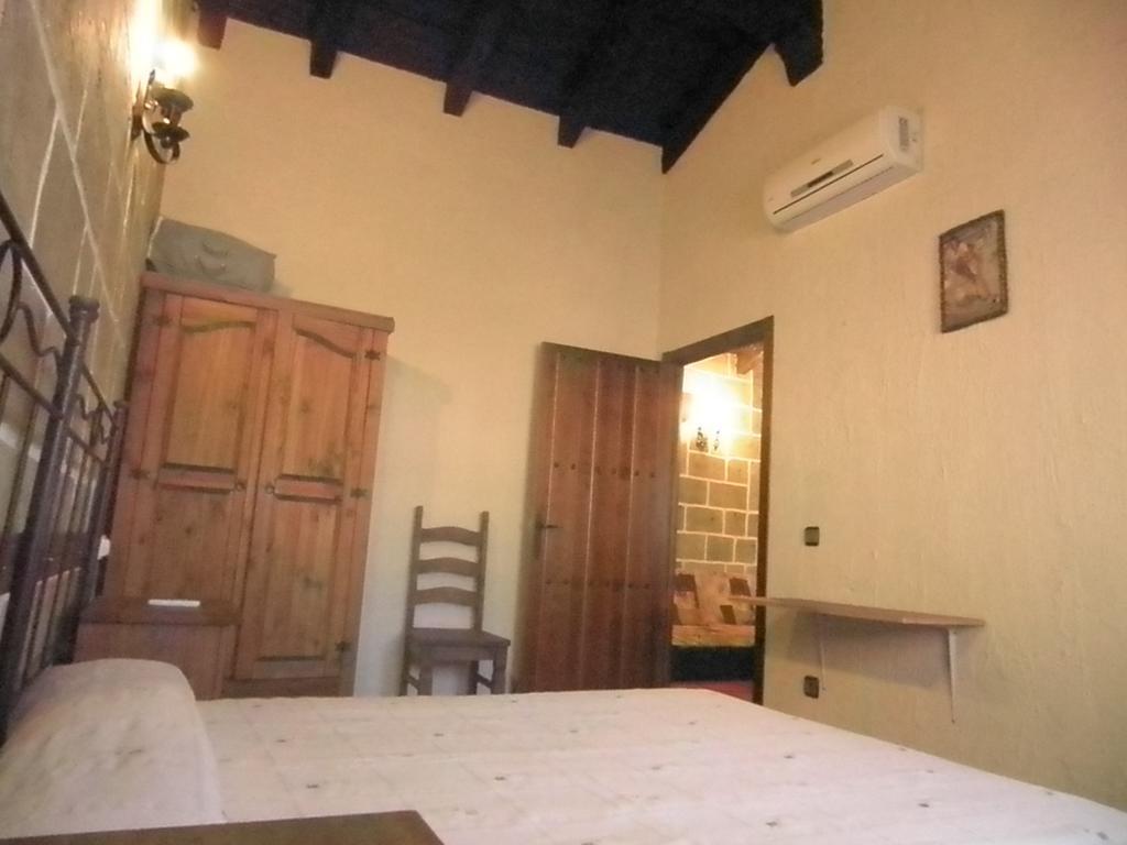 La Cueva Del Lince Guest House Zarza De Granadilla Exterior foto
